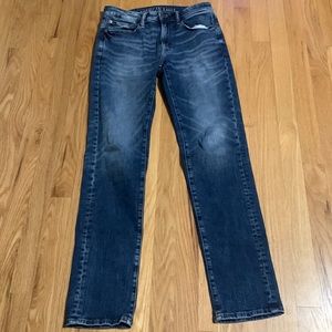 28/32 AEO jeans. Worn only once, Very Good condition